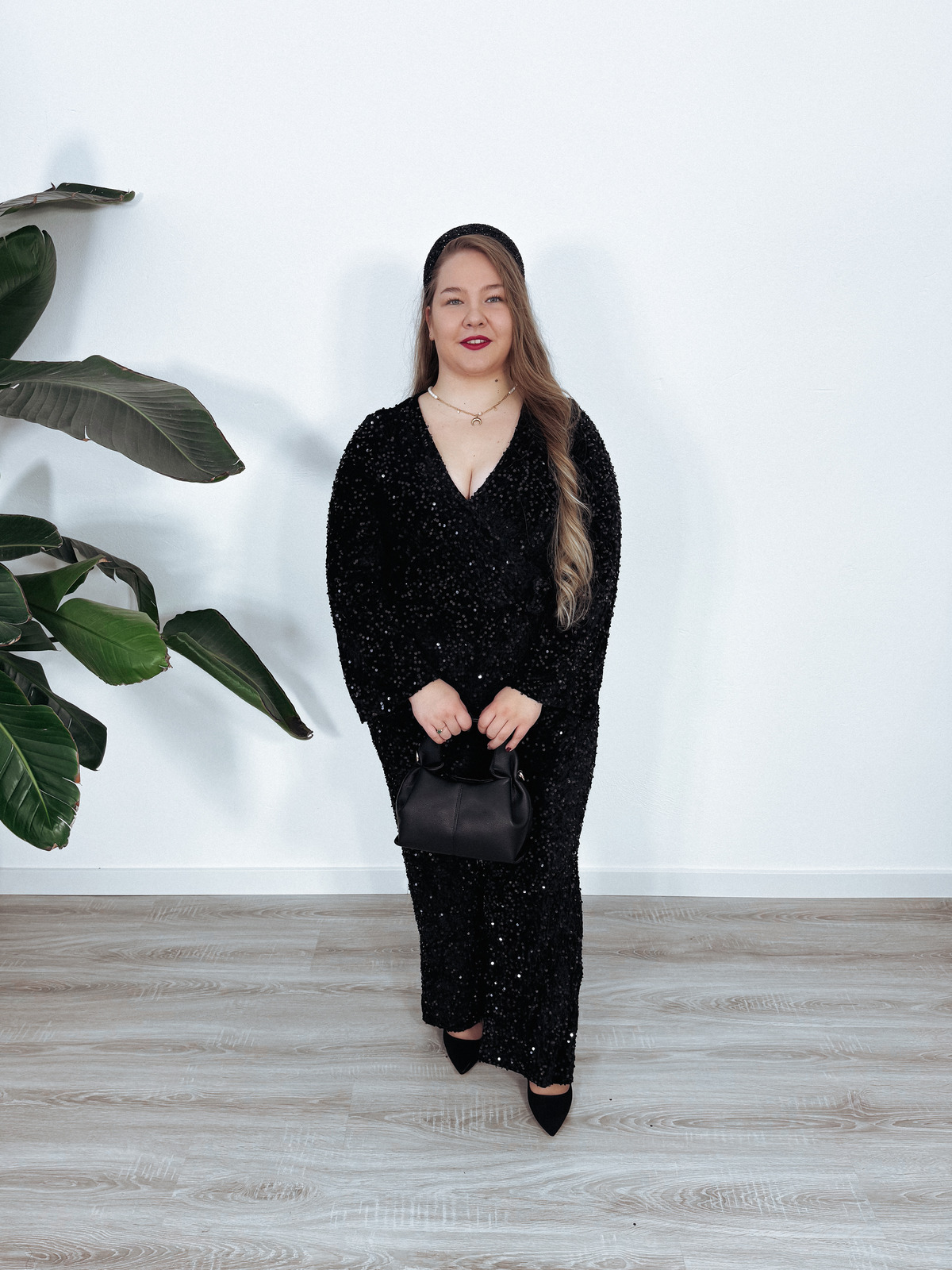 Kombinezon cekinowy z paskiem czarny WOW zdjęcie 2