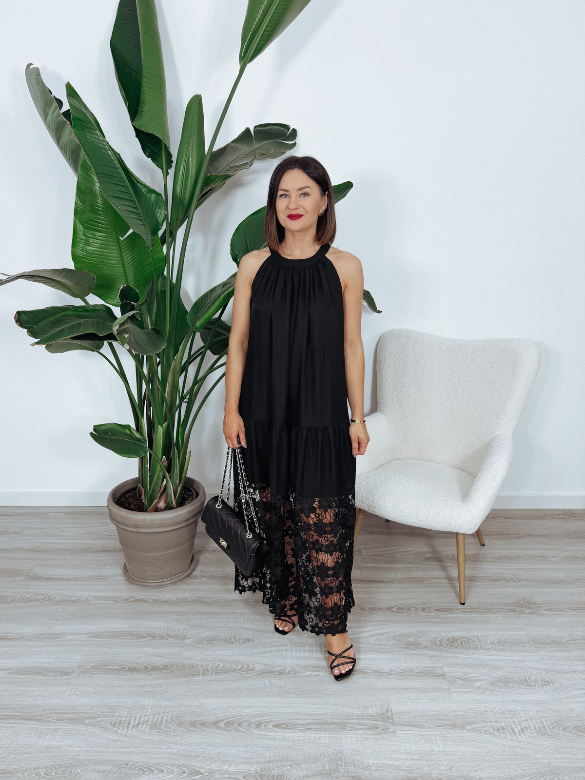 Sukienka z elegancka z gipiurą na dole czarna MAEVA - PRE ORDER zdjęcie 3