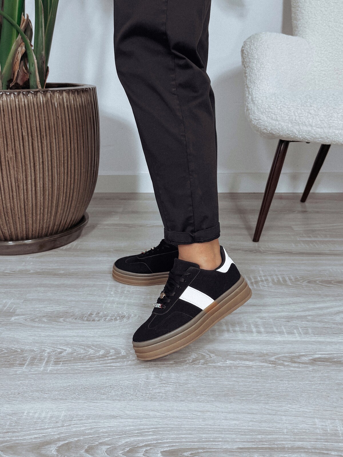 Sneakersy czarne z ekozamszu z ozdobami WALKY zdjęcie 3