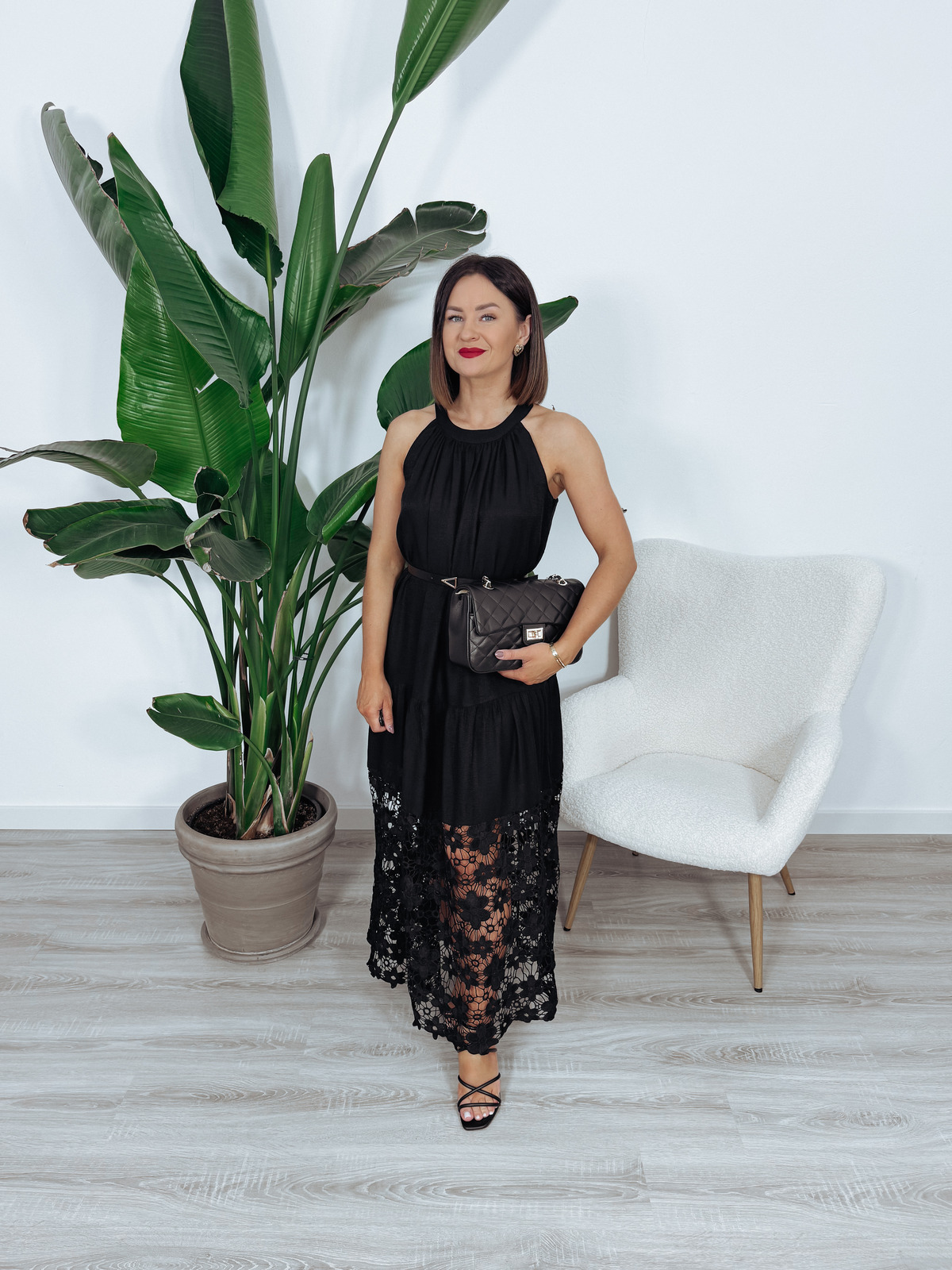 Sukienka z elegancka z gipiurą na dole czarna MAEVA - PRE ORDER zdjęcie 1
