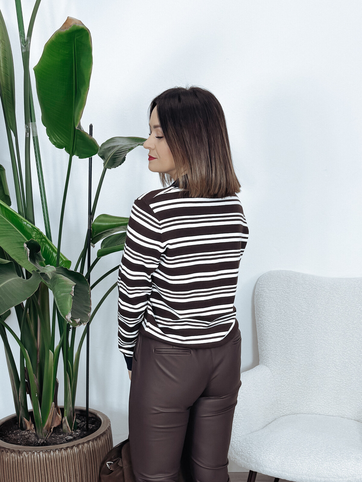 Sweter w paski brązowo/białe z granatowym kołnierzykiem FILO zdjęcie 4