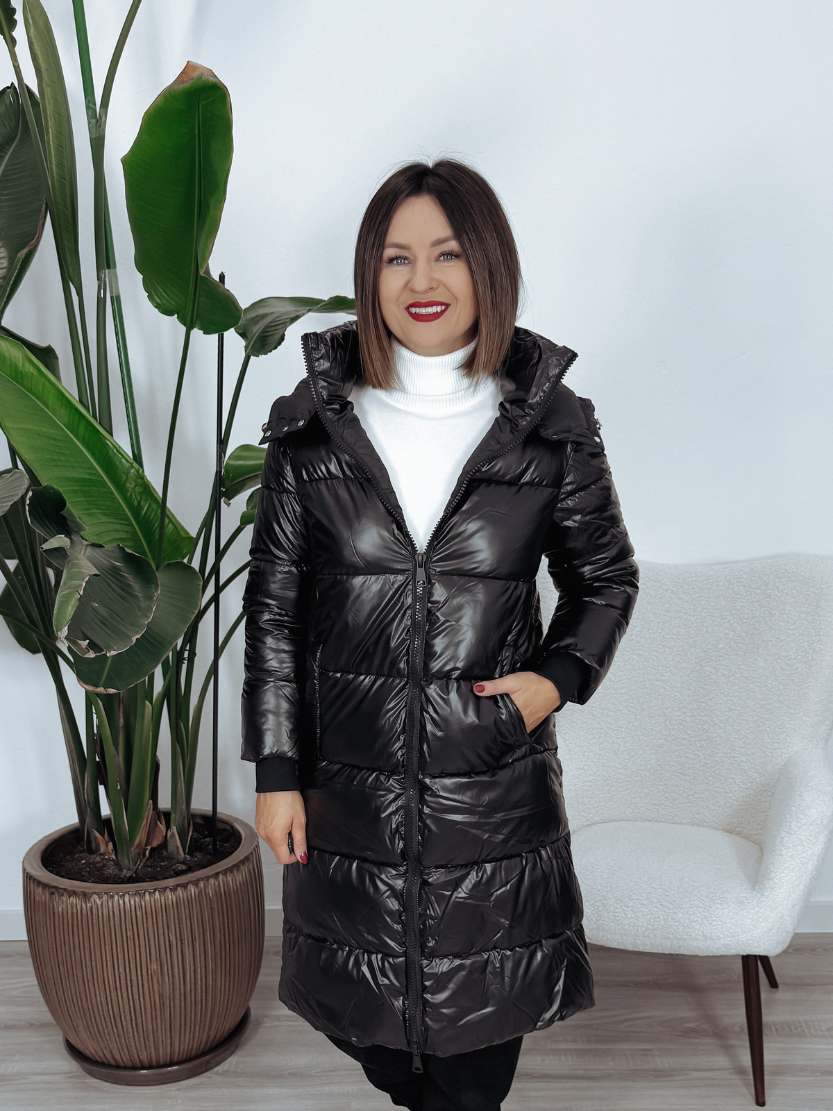 Długi płaszcz zimowy, błyszczący czarny SOFIA - PRE ORDER zdjęcie 4