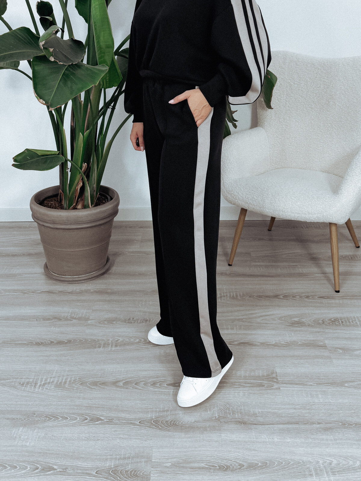 Spodnie dresowe | 1 pasek na nogawce | materiał MASEŁKO czarne SHORTY - PRE ORDER zdjęcie 1