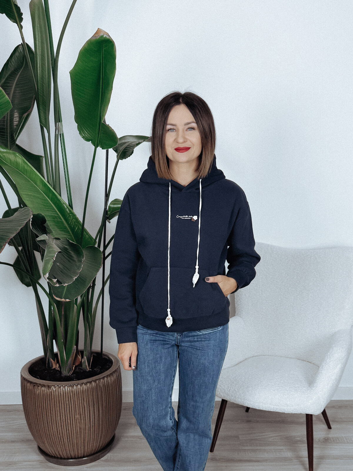 Bluza z kapturem i troczkami z koronki granatowa COMFY zdjęcie 1