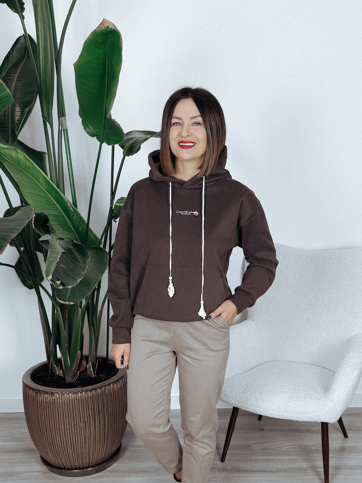 Bluza z kapturem i troczkami z koronki czekoladowa COMFY zdjęcie 1