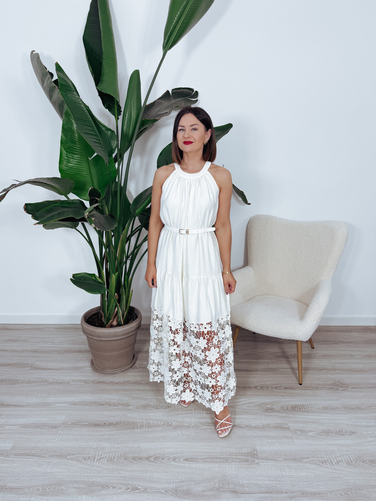 Sukienka z elegancka z gipiurą  na dole kremowa MAEVA - PRE ORDER zdjęcie 1
