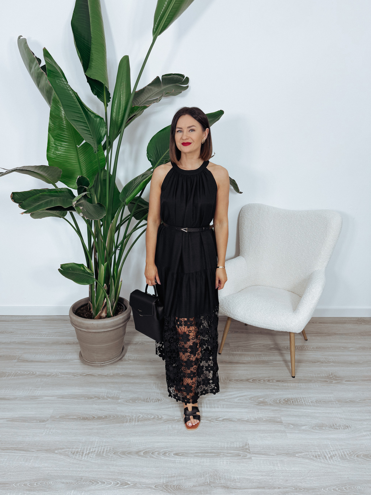 Sukienka z elegancka z gipiurą na dole czarna MAEVA - PRE ORDER zdjęcie 4