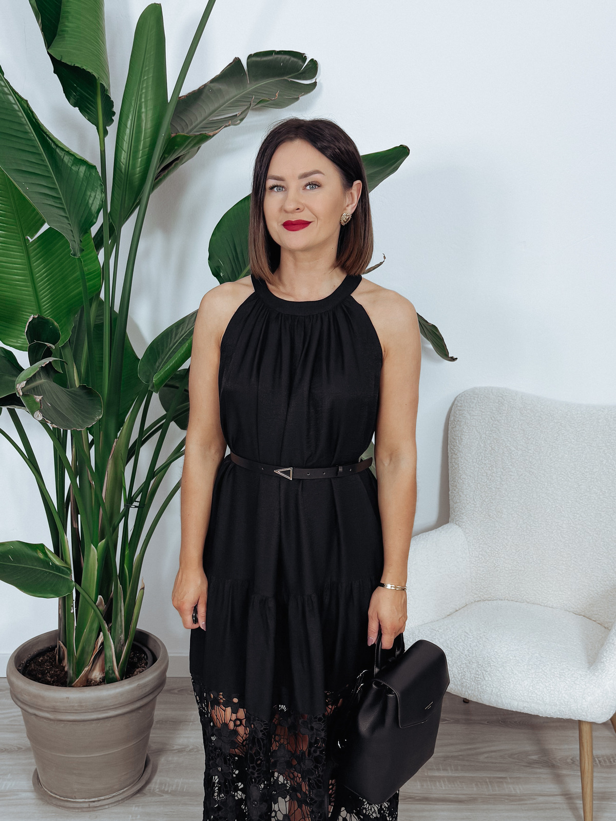 Sukienka z elegancka z gipiurą na dole czarna MAEVA - PRE ORDER zdjęcie 2