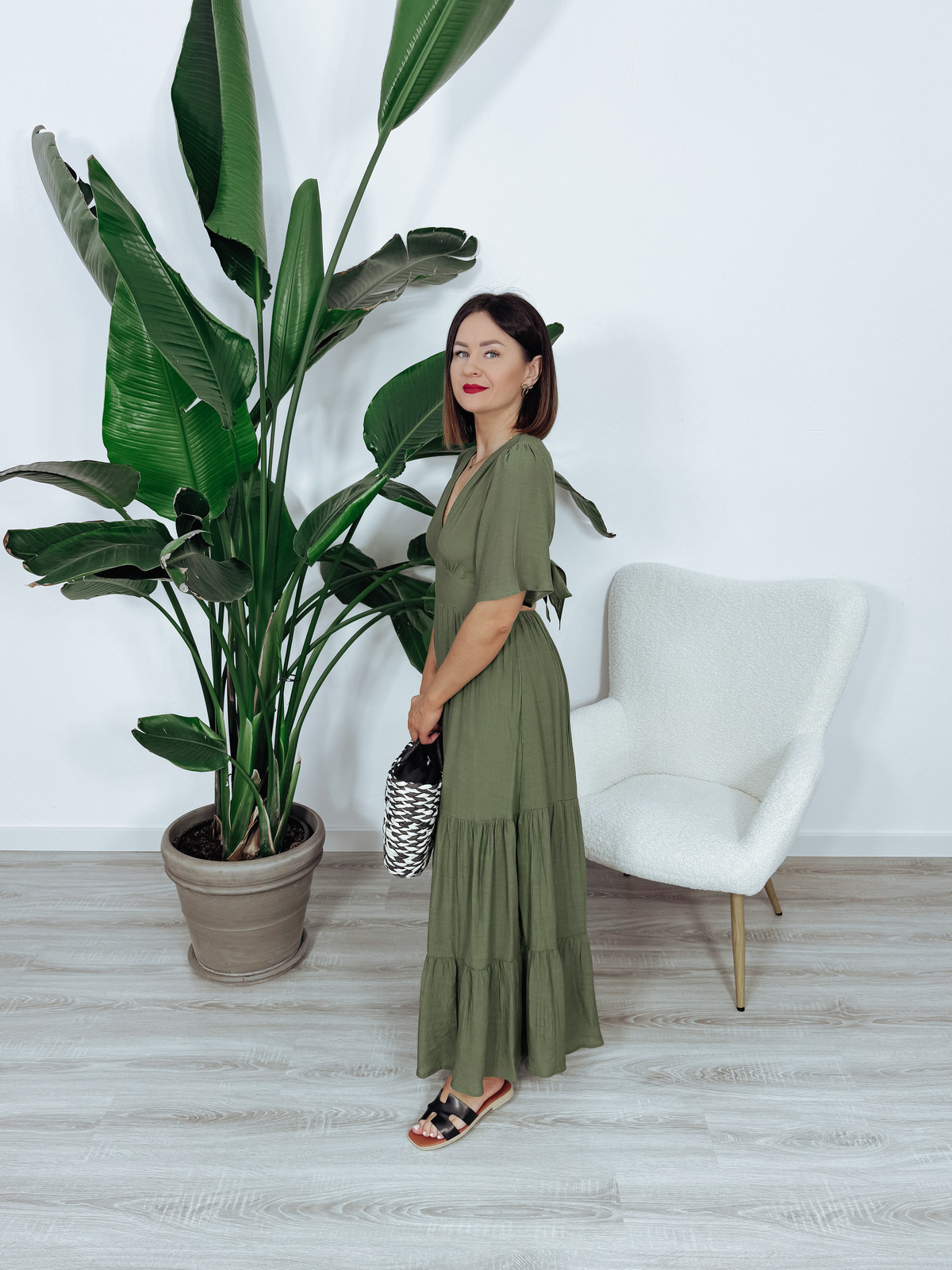 Sukienka maxi | wiązanie na plecach | khaki EVELYN  zdjęcie 4