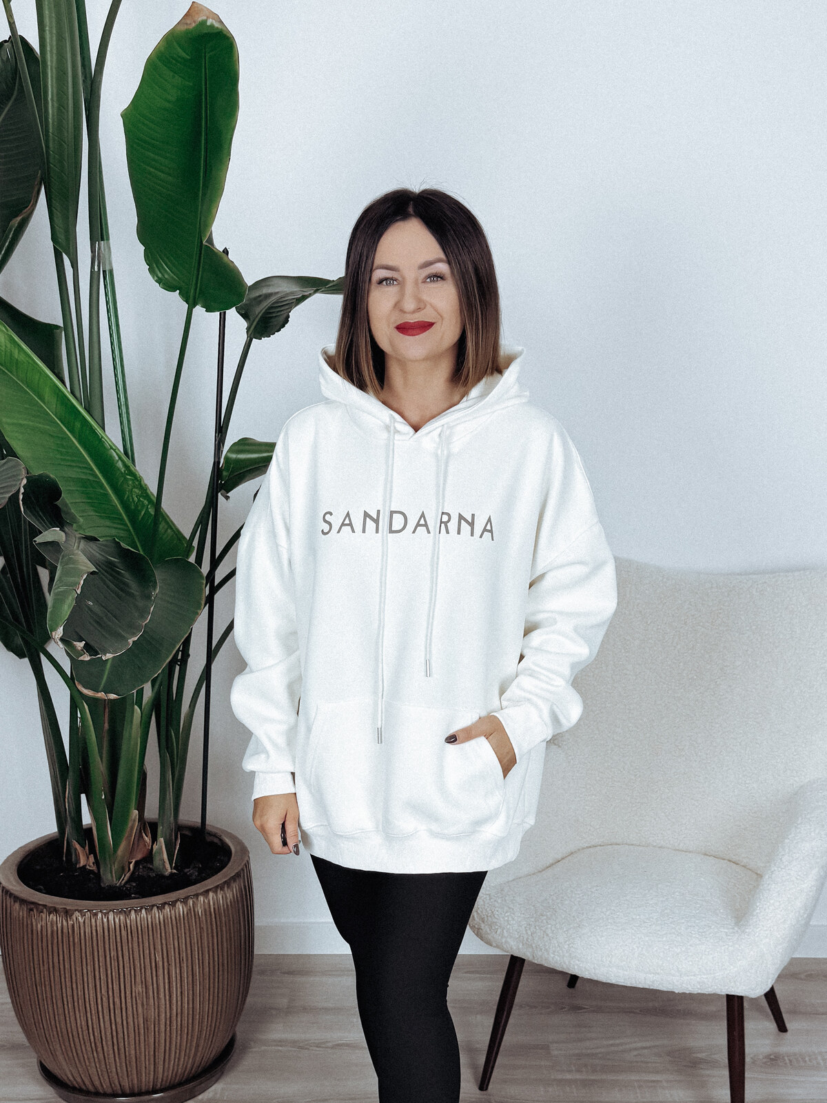 Długa bluza oversize z kapturem śmietankowa SANDARNA zdjęcie 1