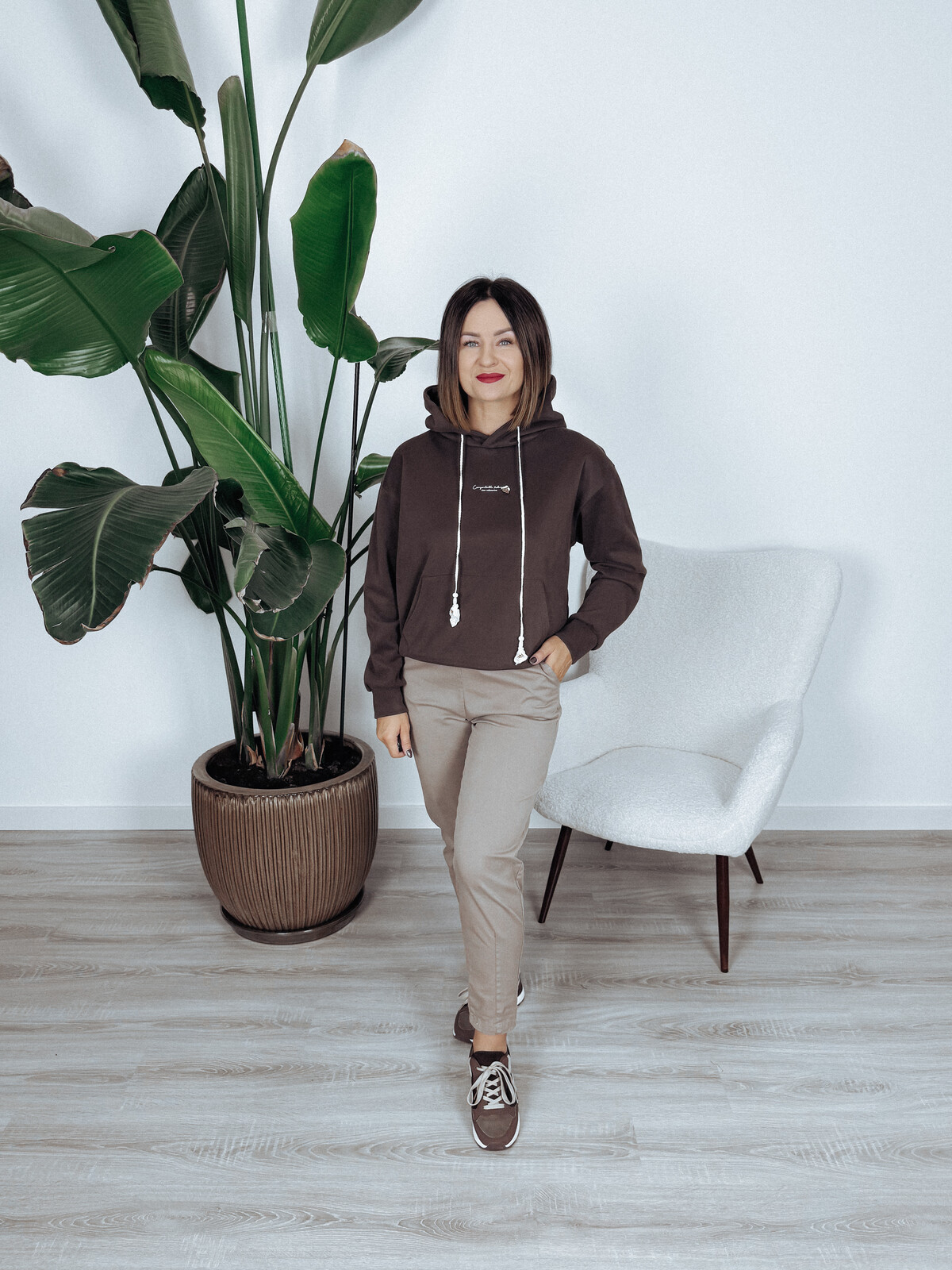 Bluza z kapturem i troczkami z koronki czekoladowa COMFY zdjęcie 2