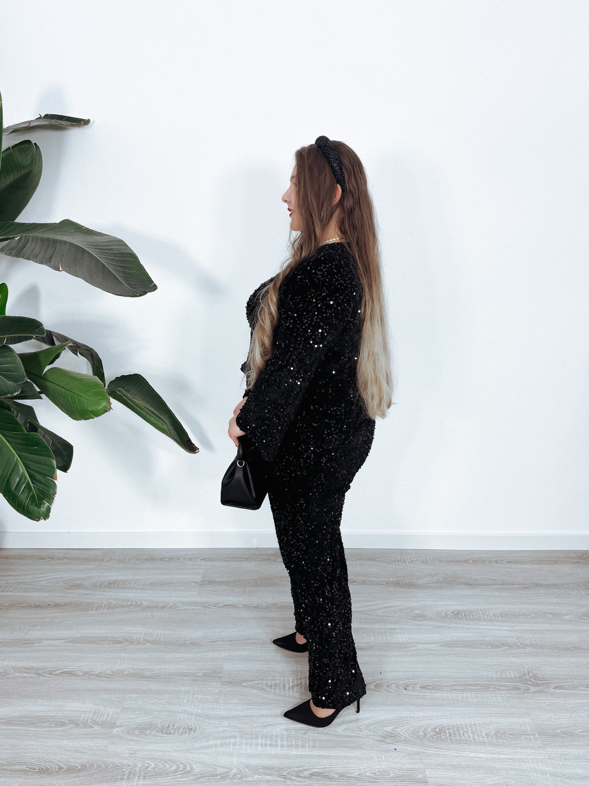 Kombinezon cekinowy z paskiem czarny WOW zdjęcie 4