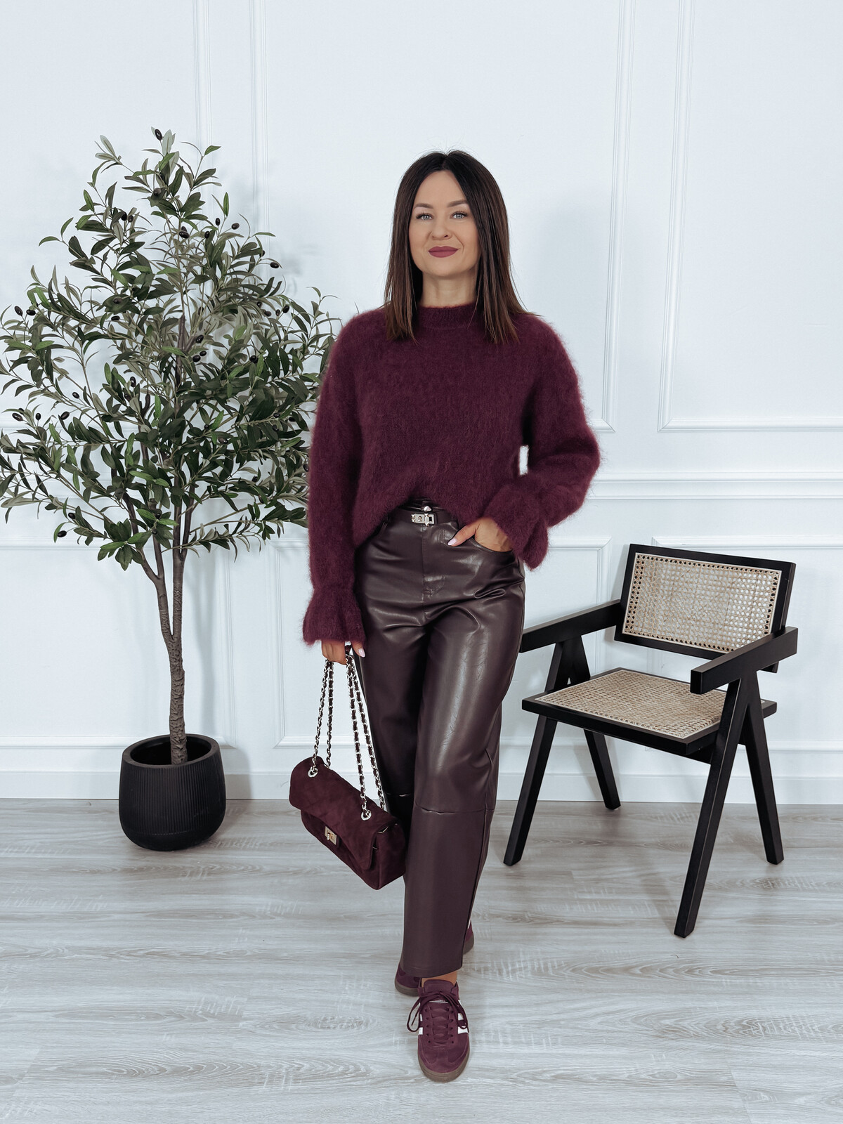 Sweter premium 81% kid moher z falbanką na rękawie bordowy INAVI