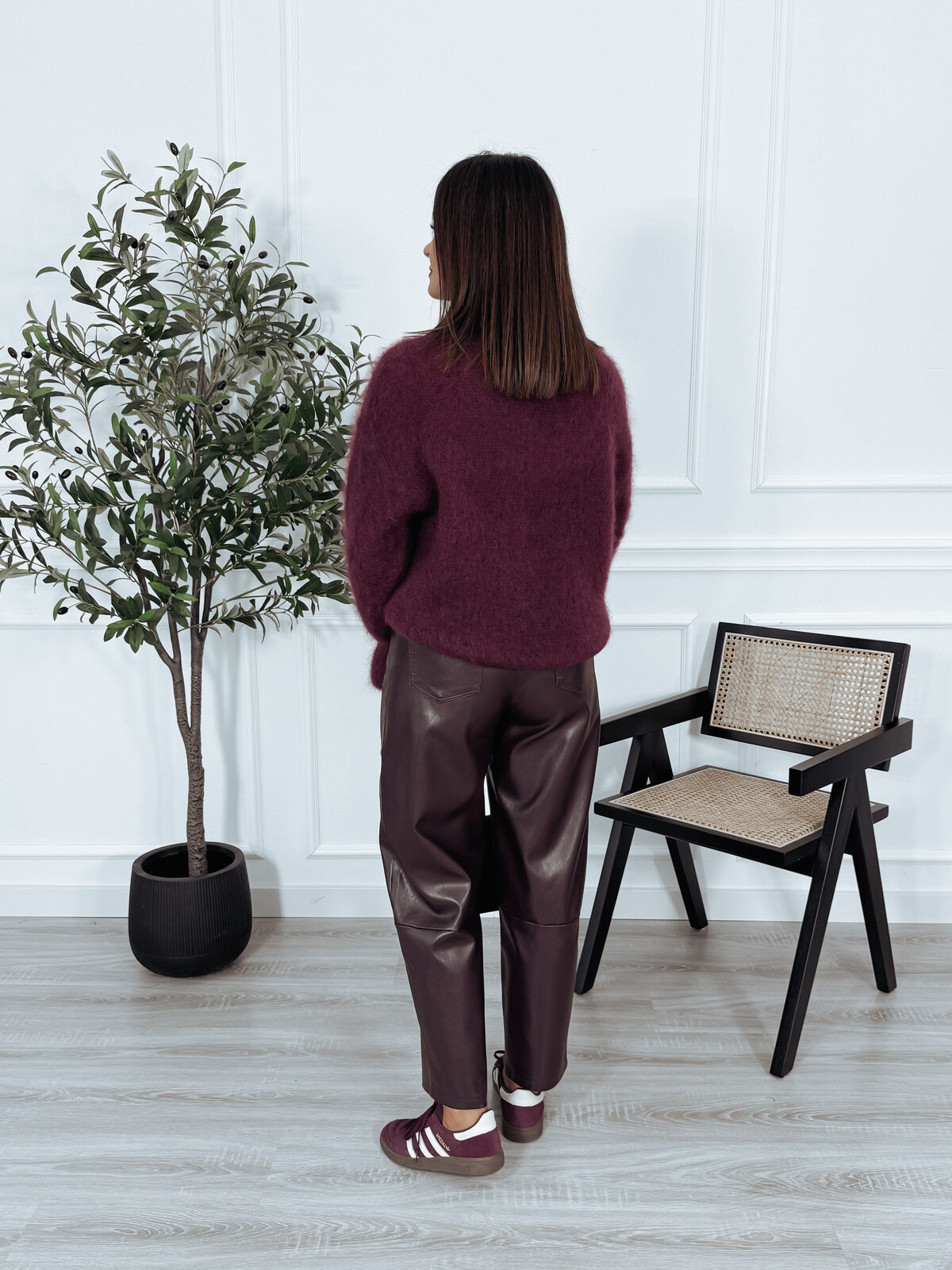 Sweter premium 81% kid moher z falbanką na rękawie bordowy INAVI