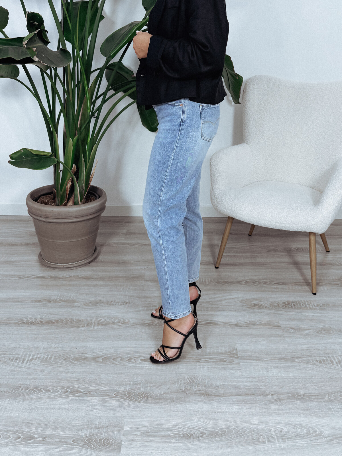 Jeansy jasnoniebieskie mom fit OTIS zdjęcie 2