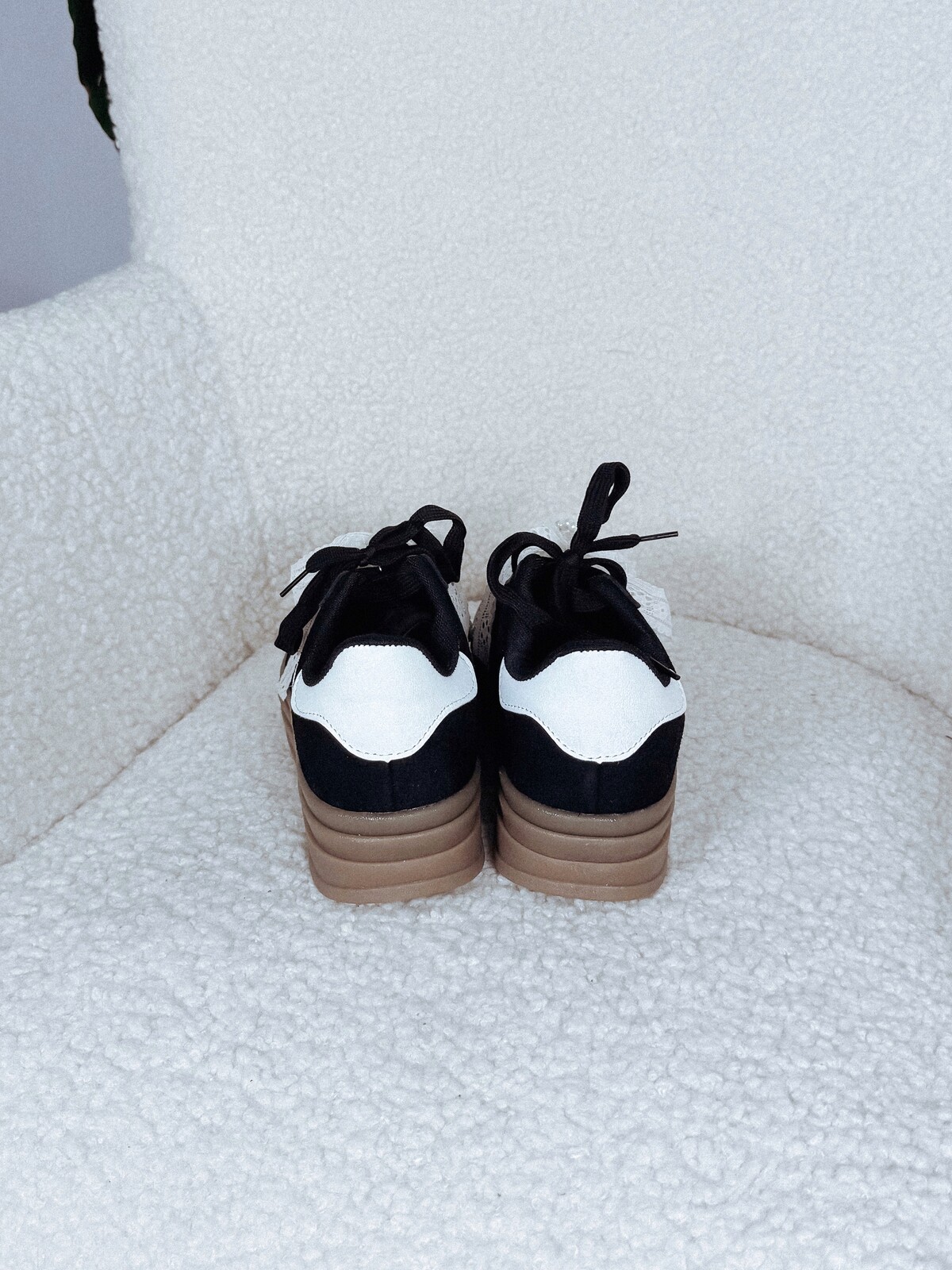 Sneakersy czarne z ekozamszu z ozdobami WALKY zdjęcie 4