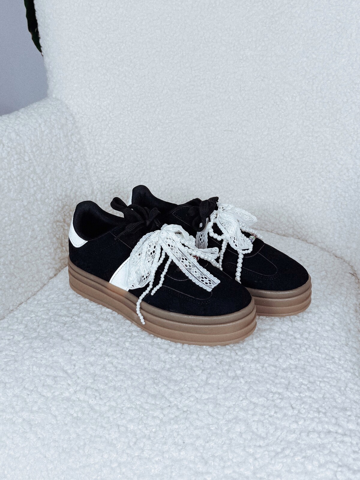 Sneakersy czarne z ekozamszu z ozdobami WALKY zdjęcie 3