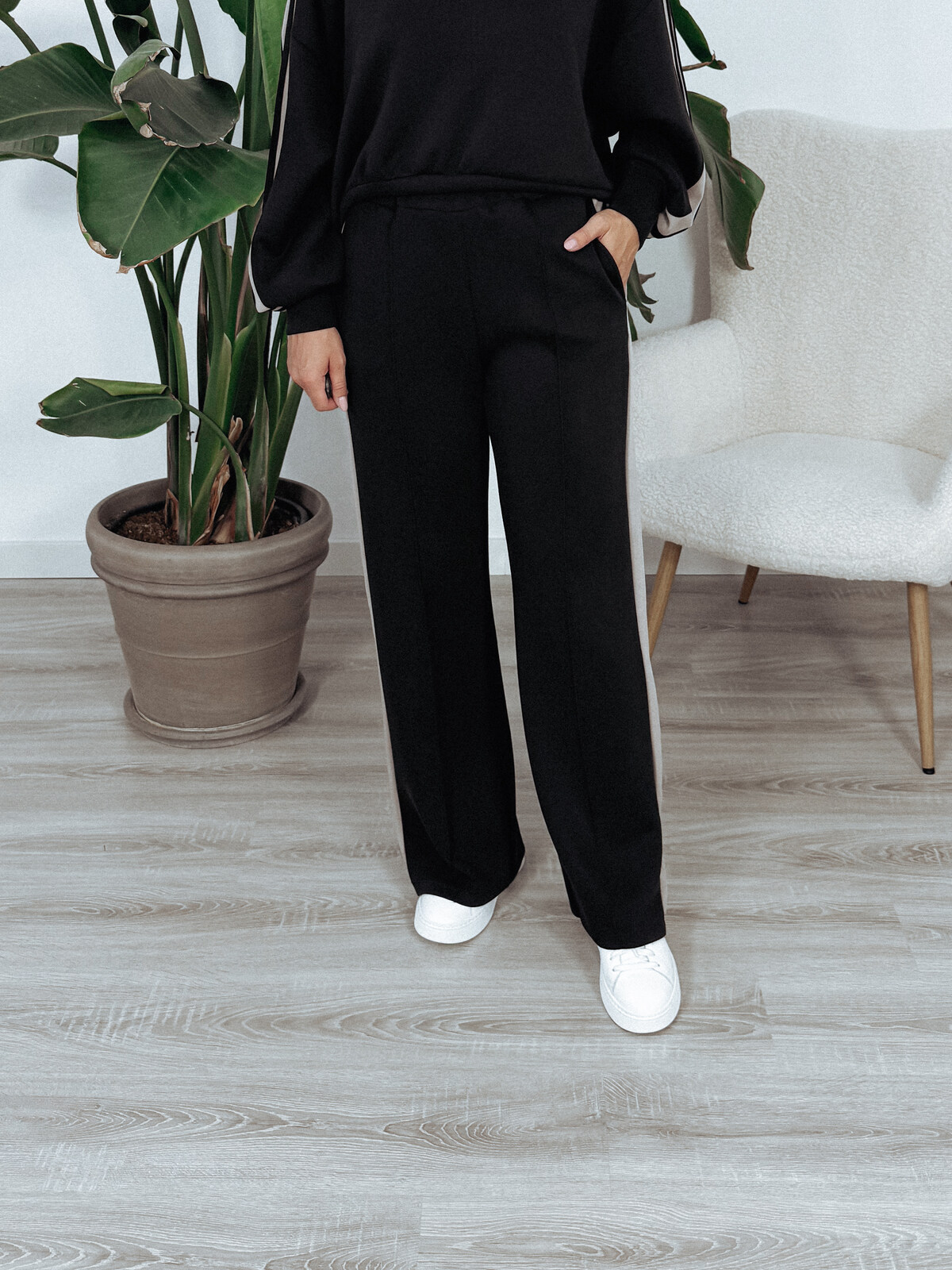 Spodnie dresowe | 1 pasek na nogawce | materiał MASEŁKO czarne SHORTY - PRE ORDER zdjęcie 2