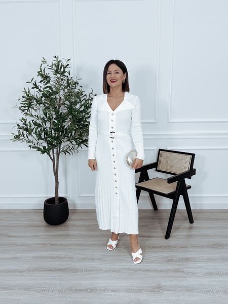 Sukienka dzianinowa z guzikami i kołnierzykiem biała ELOISE