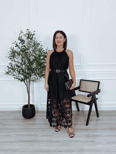 Sukienka z gipiurą u dołu czarna MAEVA