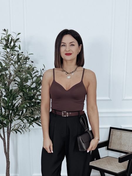 Dłuższy top z usztywnianymi miseczkami brązowy VERA