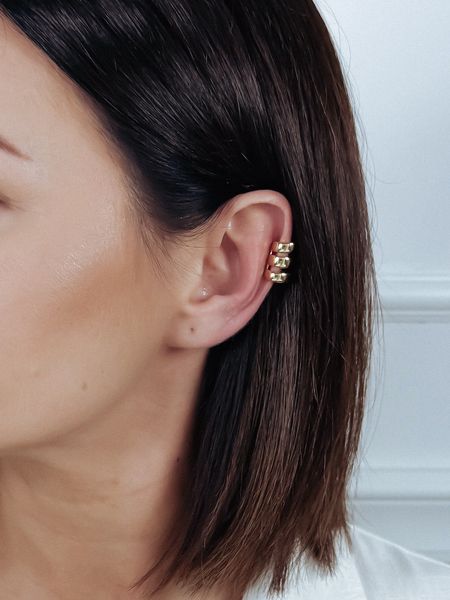 Złota nausznica K136