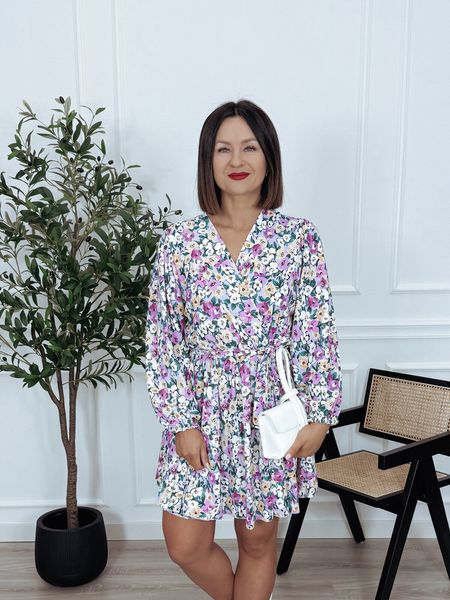 Sukienka z paskiem i gumką w pasie fioletowa w kolorowe kwiaty NASTIA