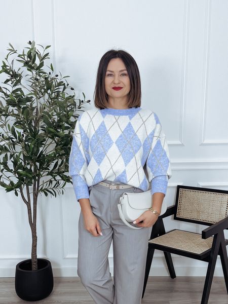 Sweter w romby kremowo-niebieski HUG