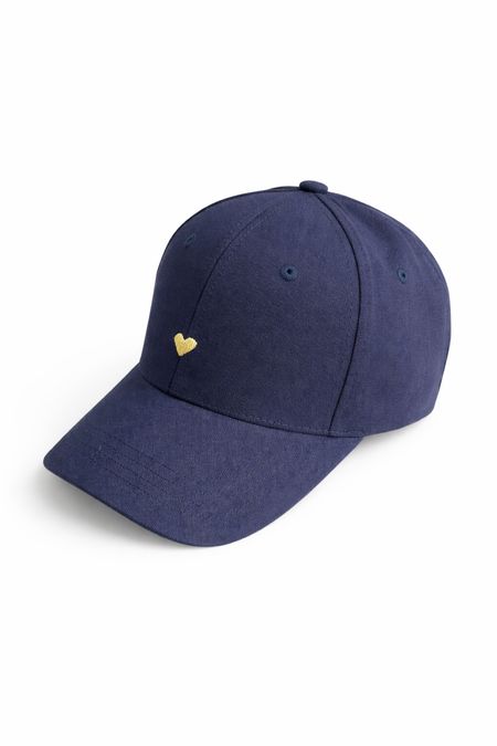 Czapka z daszkiem granatowa z serduszkiem