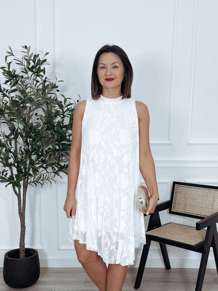 Sukienka plisowana fason litery A biała MEGGI