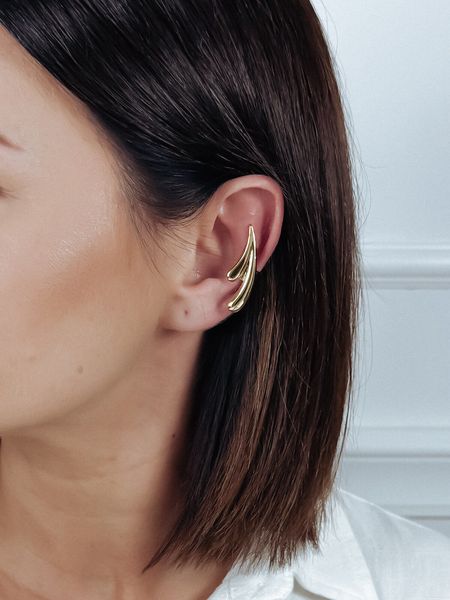 Złota nausznica K137