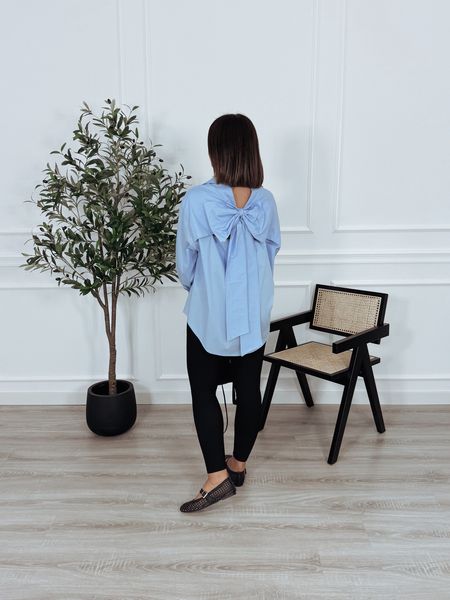 Koszula bawełniana z kokardą i wycięciem na plecach błękit FIOCCO