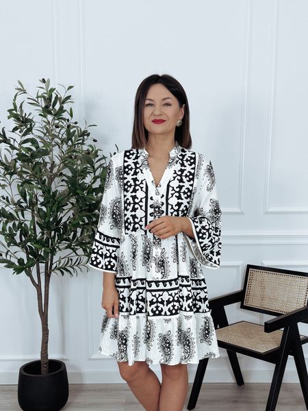 Sukienka oversize zapinana na guziki biało-czarna LACE