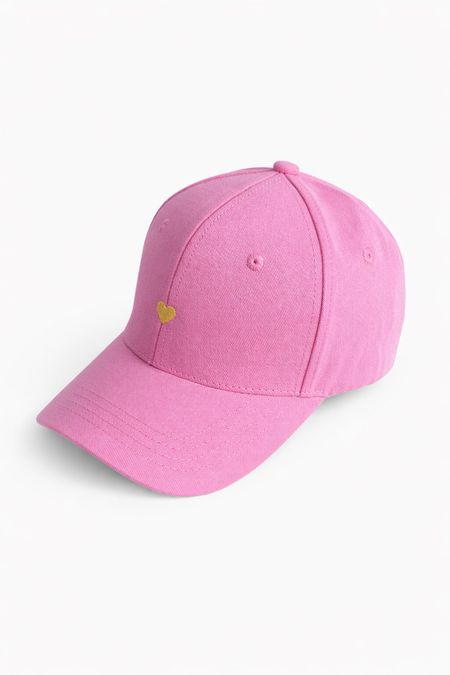 Czapka z daszkiem różowa z serduszkiem