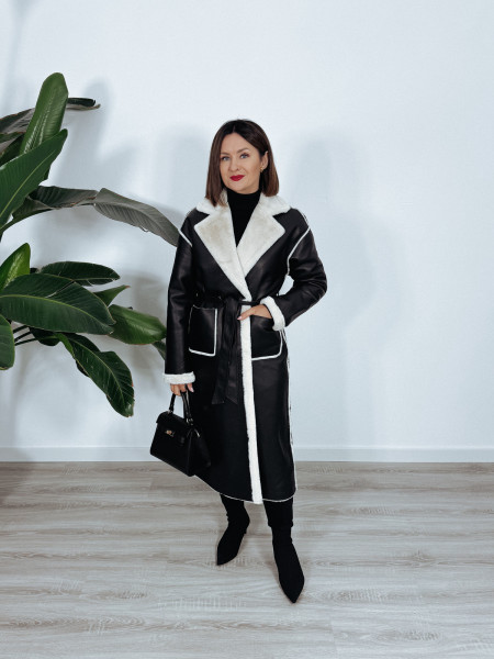 Długi kożuch z ekoskóry czarno-beżowy BEATRIZ