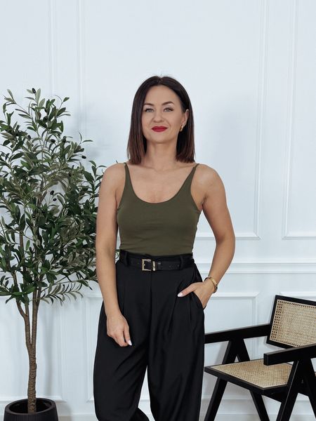 Krótki top z usztywnianymi miseczkami i wycięciem na plecach khaki SIMPLE