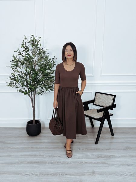 Sukienka midi z rozkloszowanym dołem brązowa LIKKA