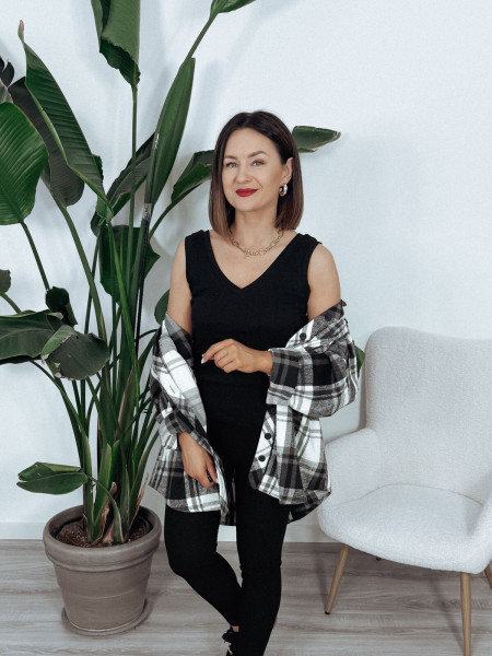 Top z bawełny prążkowanej i dekoltem V czarny TIME