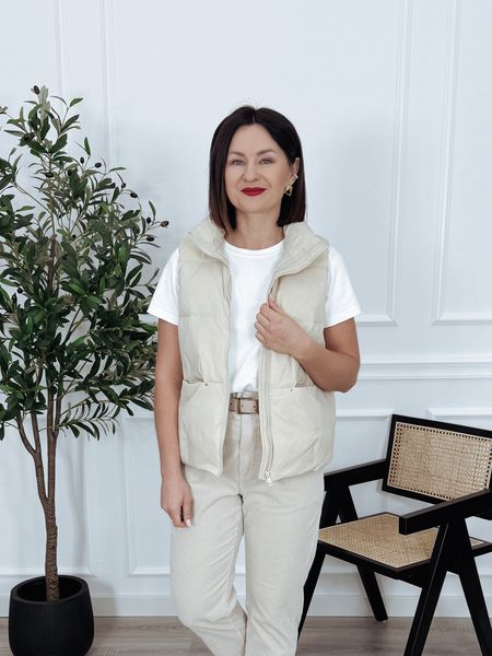 Kamizelka puchowa z dżetami na kieszeniach beżowa SANDRA