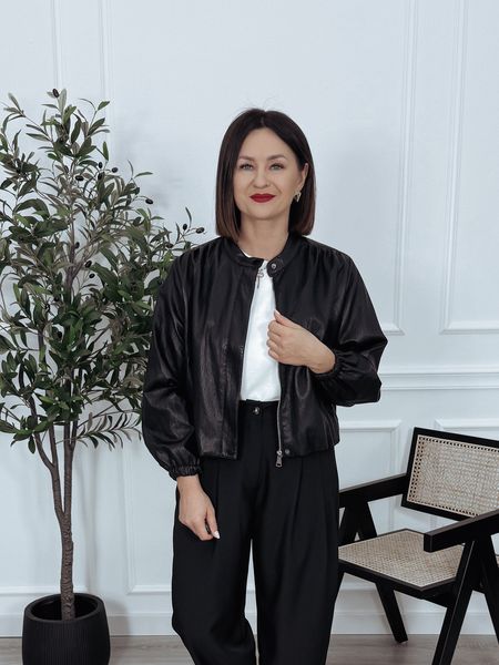 Krótka kurtka z eko skóry czarna BRENDA